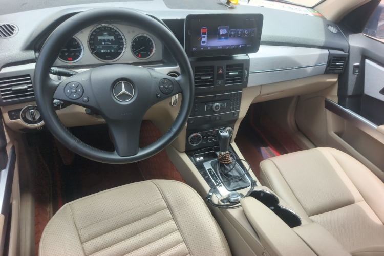 Used Mercedes-Benz GLK-Class 2012 GLK 300 4MATIC Dynamic Edition Center Console