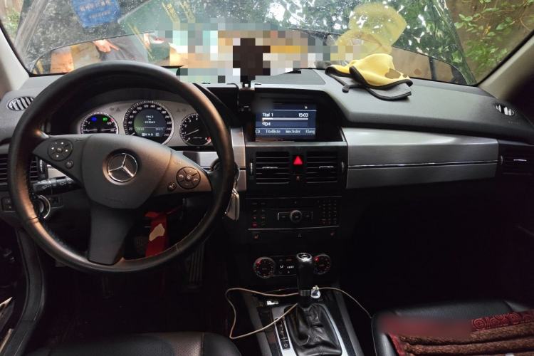 Used Mercedes-Benz GLK-Class 2012 GLK 300 4MATIC Dynamic Edition Center Console