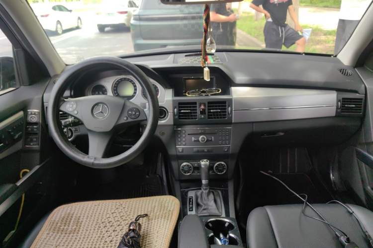 Used Mercedes-Benz GLK-Class 2012 GLK 300 4MATIC Fashion Model Center Console