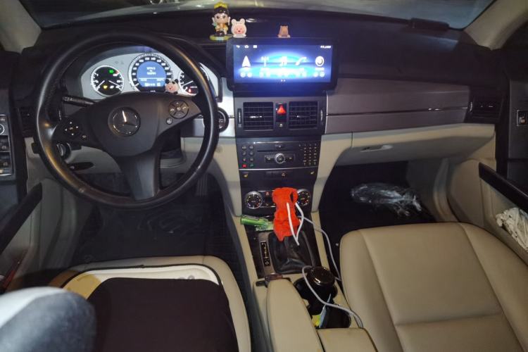 Used Mercedes-Benz GLK-Class 2012 GLK 300 4MATIC Dynamic Edition Center Console