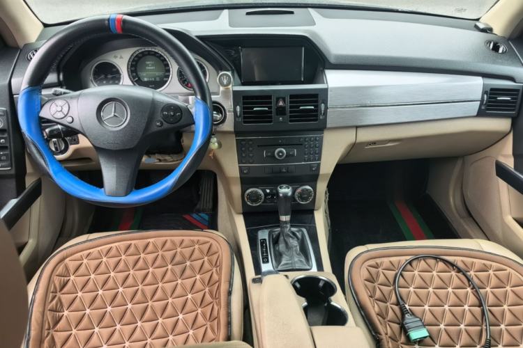 Used Mercedes-Benz GLK-Class 2012 GLK 300 4MATIC Dynamic Edition Center Console