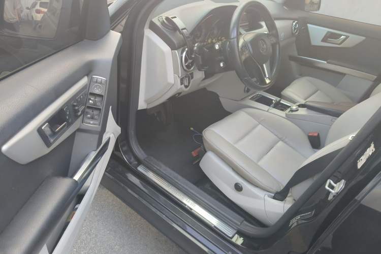 Used Mercedes-Benz GLK-Class 2012 GLK 300 4MATIC Dynamic Edition Driver Seat
