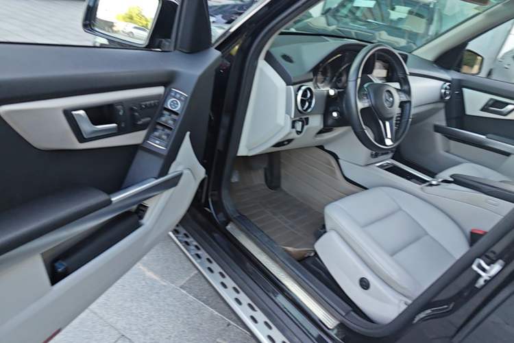 Used Mercedes-Benz GLK-Class 2012 GLK 300 4MATIC Fashion Model Driver Seat