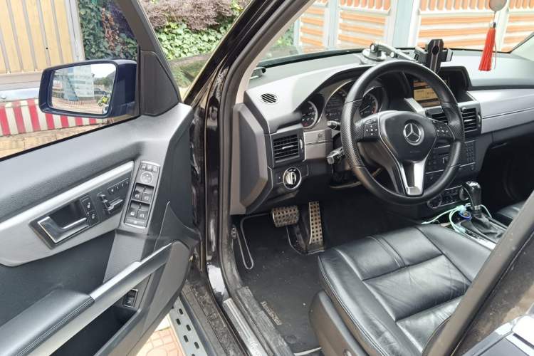 Used Mercedes-Benz GLK-Class 2012 GLK 300 4MATIC Luxury Model Driver Seat
