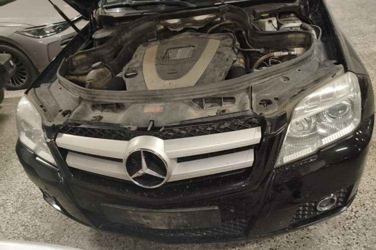 Used Mercedes-Benz GLK-Class 2012 GLK 300 4MATIC Fashion Model Engine Bay