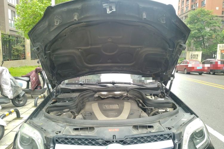 Used Mercedes-Benz GLK-Class 2012 GLK 300 4MATIC Fashion Model Engine Bay