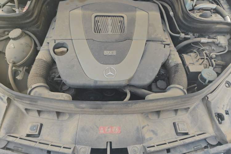 Used Mercedes-Benz GLK-Class 2012 GLK 300 4MATIC Fashion Model Engine Bay