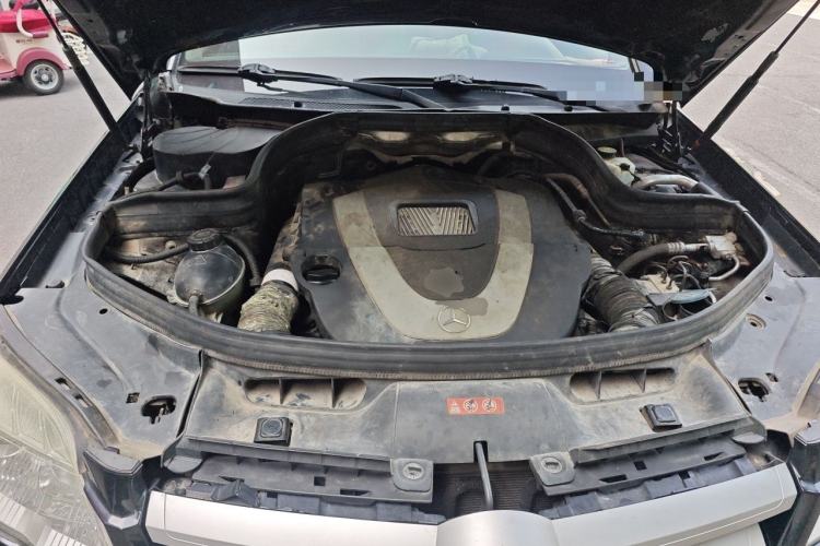 Used Mercedes-Benz GLK-Class 2012 GLK 300 4MATIC Fashion Model Engine Bay