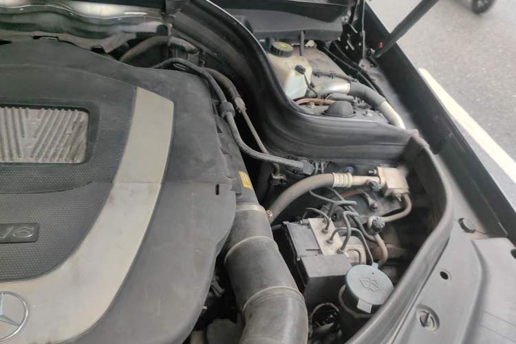 Used Mercedes-Benz GLK-Class 2012 GLK 300 4MATIC Fashion Model Engine Bay Left