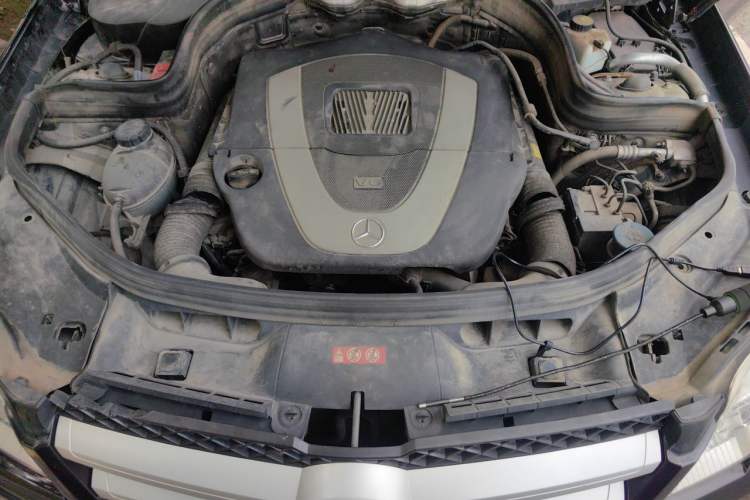 Used Mercedes-Benz GLK-Class 2012 GLK 300 4MATIC Fashion Model Engine Bay
