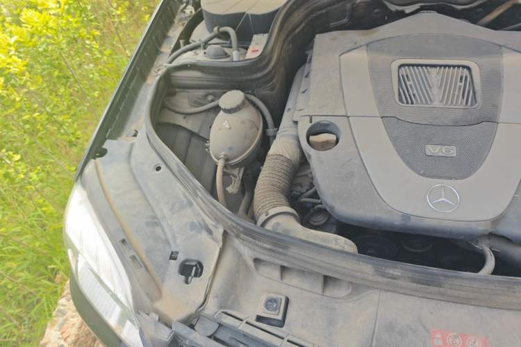 Used Mercedes-Benz GLK-Class 2012 GLK 300 4MATIC Fashion Model Engine Bay Right