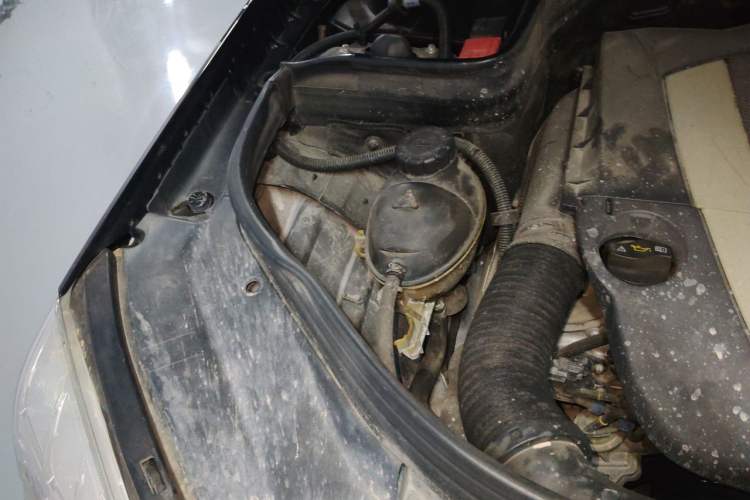 Used Mercedes-Benz GLK-Class 2012 GLK 300 4MATIC Fashion Model Engine Bay Right