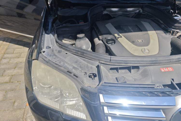 Used Mercedes-Benz GLK-Class 2012 GLK 300 4MATIC Luxury Model Engine Bay Right