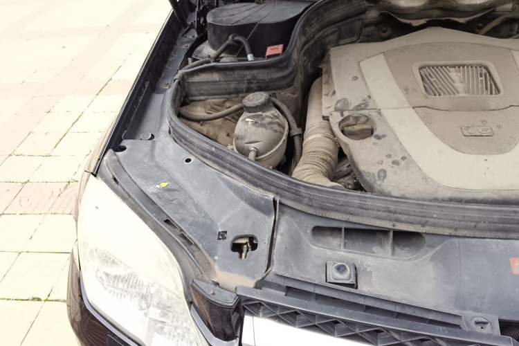 Used Mercedes-Benz GLK-Class 2012 GLK 300 4MATIC Luxury Model Engine Bay Right