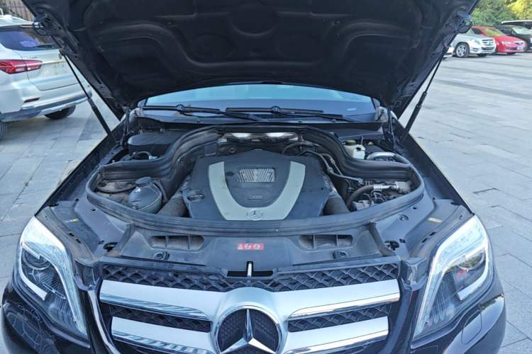 Used Mercedes-Benz GLK-Class 2012 GLK 300 4MATIC Fashion Model Engine Bay