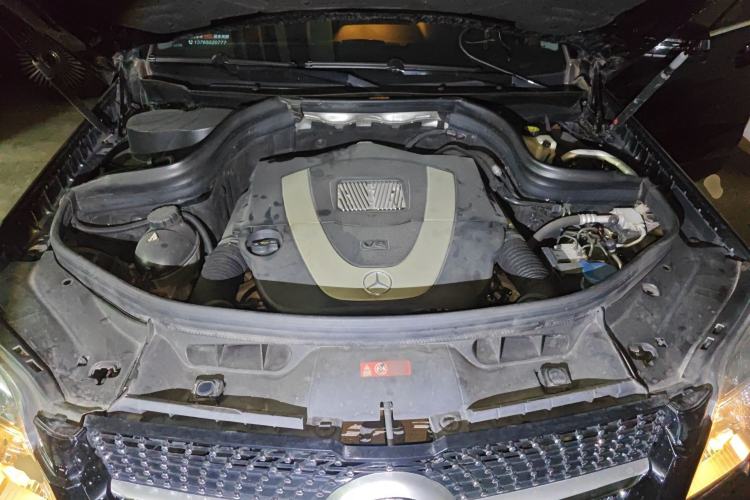 Used Mercedes-Benz GLK-Class 2012 GLK 300 4MATIC Fashion Model Engine Bay