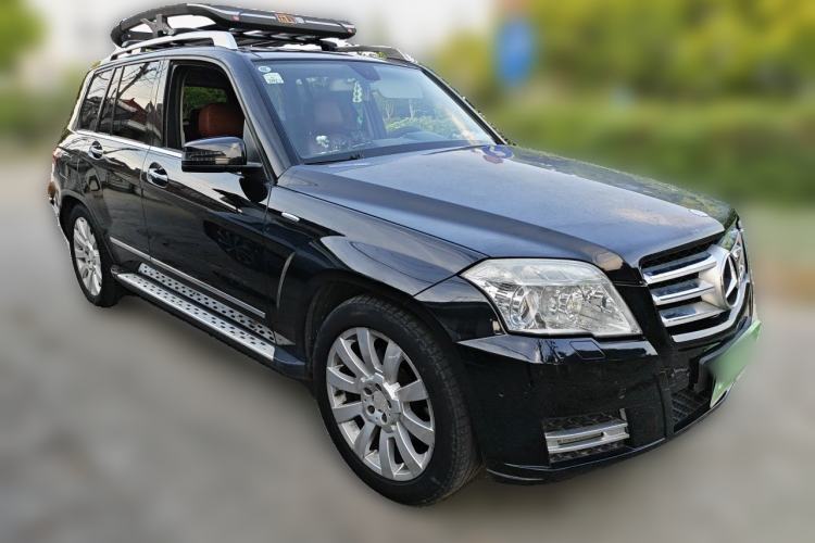 Used Mercedes-Benz GLK-Class 2012 GLK 300 4MATIC Luxury Model Front Right 45 Deg