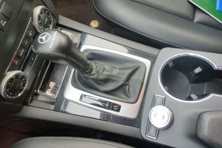 Used Mercedes-Benz GLK-Class 2012 GLK 300 4MATIC Dynamic Edition Gear Lever