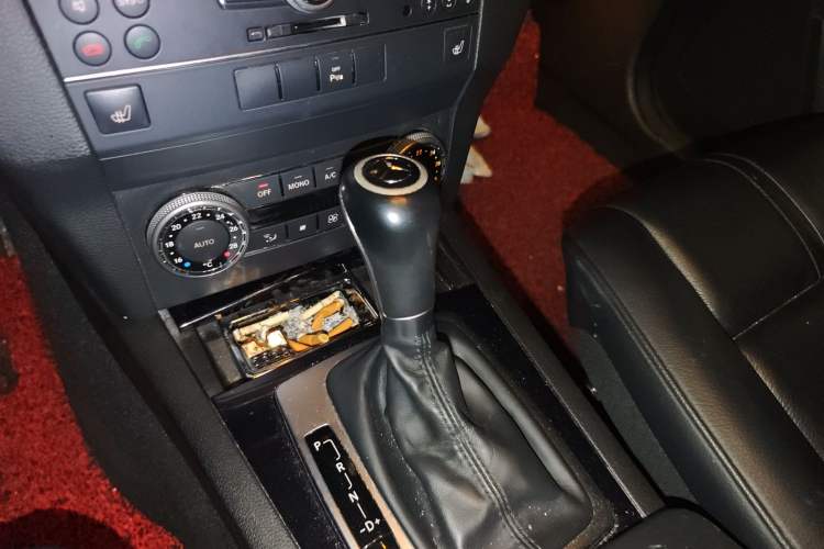 Used Mercedes-Benz GLK-Class 2012 GLK 300 4MATIC Luxury Model Gear Lever