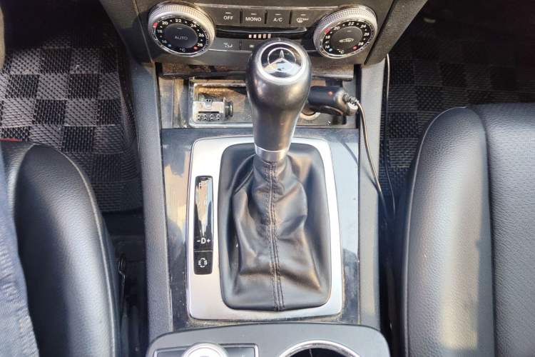 Used Mercedes-Benz GLK-Class 2012 GLK 300 4MATIC Dynamic Edition Gear Lever