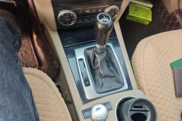 Used Mercedes-Benz GLK-Class 2012 GLK 300 4MATIC Dynamic Edition Gear Lever