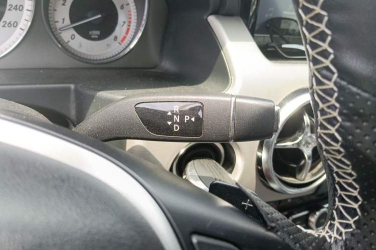 Used Mercedes-Benz GLK-Class 2012 GLK 300 4MATIC Dynamic Edition Gear Lever