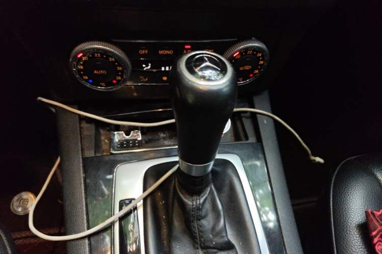 Used Mercedes-Benz GLK-Class 2012 GLK 300 4MATIC Dynamic Edition Gear Lever