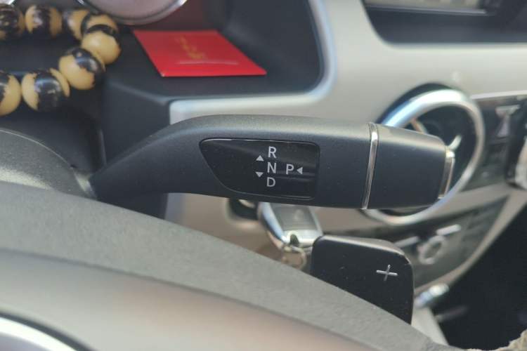 Used Mercedes-Benz GLK-Class 2012 GLK 300 4MATIC Dynamic Edition Gear Lever