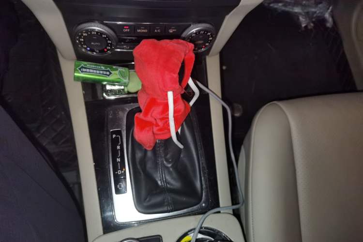 Used Mercedes-Benz GLK-Class 2012 GLK 300 4MATIC Dynamic Edition Gear Lever