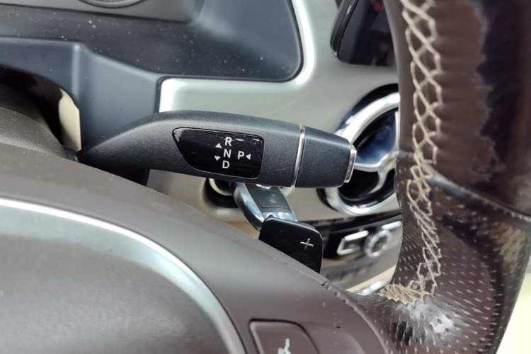 Used Mercedes-Benz GLK-Class 2012 GLK 300 4MATIC Dynamic Edition Gear Lever