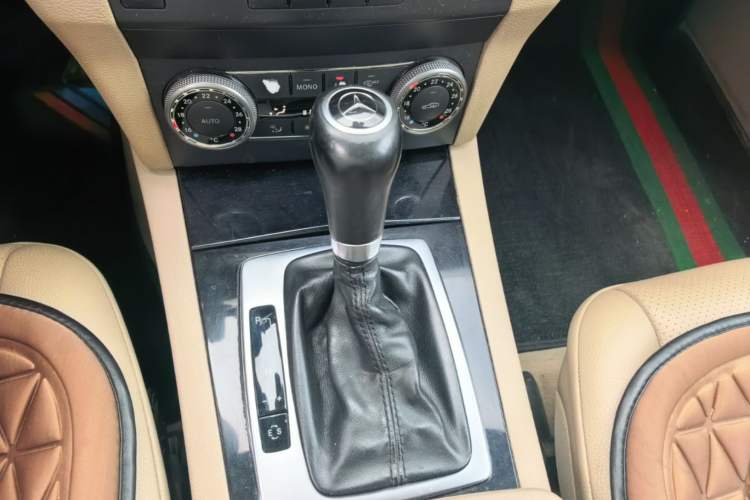 Used Mercedes-Benz GLK-Class 2012 GLK 300 4MATIC Dynamic Edition Gear Lever