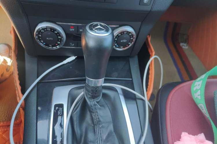 Used Mercedes-Benz GLK-Class 2012 GLK 300 4MATIC Dynamic Edition Gear Lever