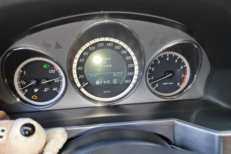 Used Mercedes-Benz GLK-Class 2012 GLK 300 4MATIC Luxury Model Instrument Cluster