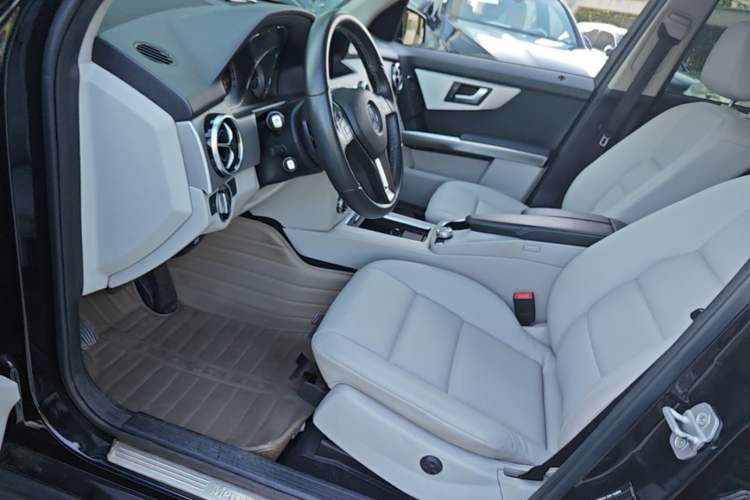 Used Mercedes-Benz GLK-Class 2012 GLK 300 4MATIC Fashion Model Left Front Seat