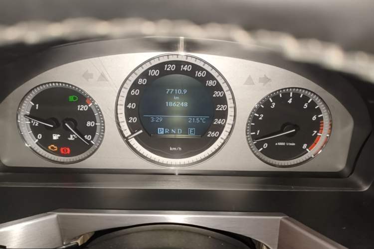 Used Mercedes-Benz GLK-Class 2012 GLK 300 4MATIC Fashion Model Odometer Close Up