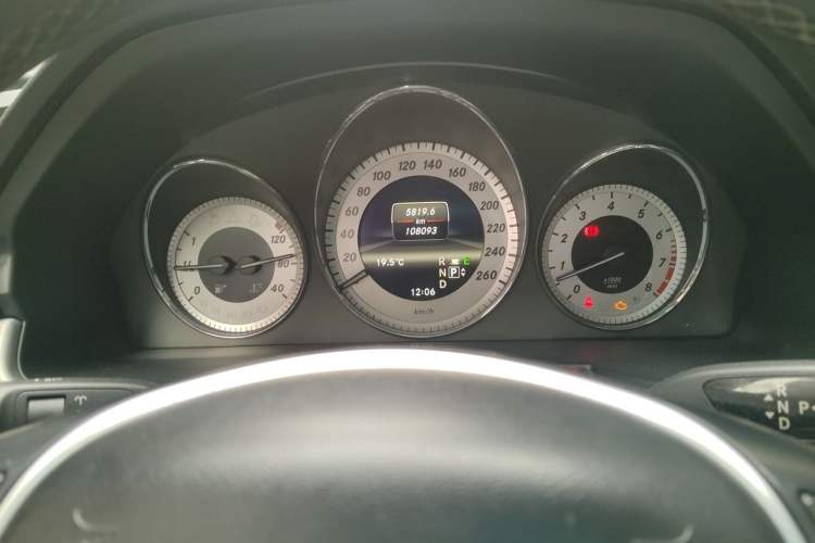 Used Mercedes-Benz GLK-Class 2012 GLK 300 4MATIC Fashion Model Odometer Close Up