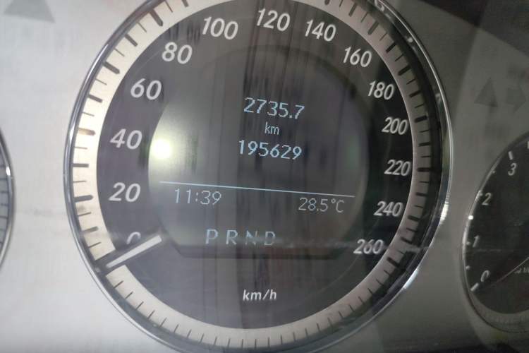 Used Mercedes-Benz GLK-Class 2012 GLK 300 4MATIC Fashion Model Odometer Close Up