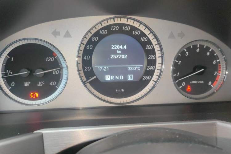 Used Mercedes-Benz GLK-Class 2012 GLK 300 4MATIC Fashion Model Odometer Close Up