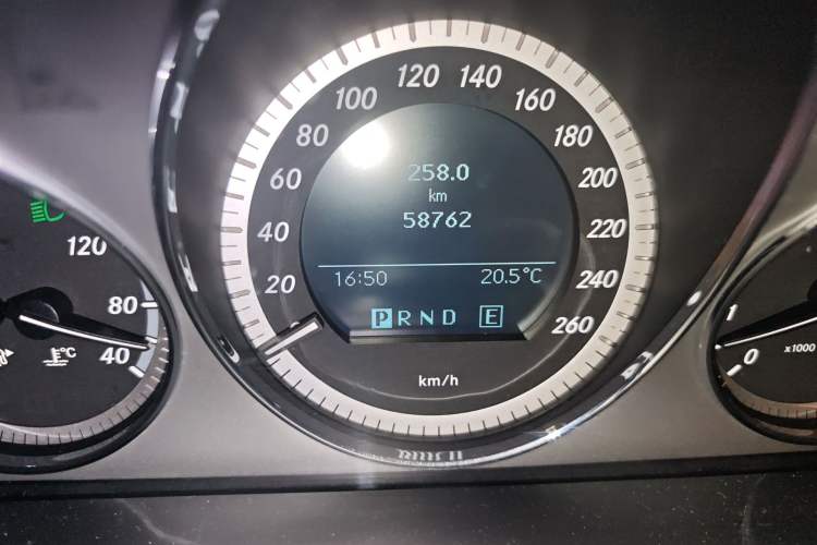 Used Mercedes-Benz GLK-Class 2012 GLK 300 4MATIC Luxury Model Odometer Close Up