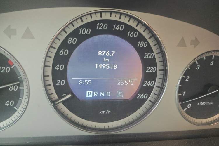Used Mercedes-Benz GLK-Class 2012 GLK 300 4MATIC Fashion Model Odometer Close Up