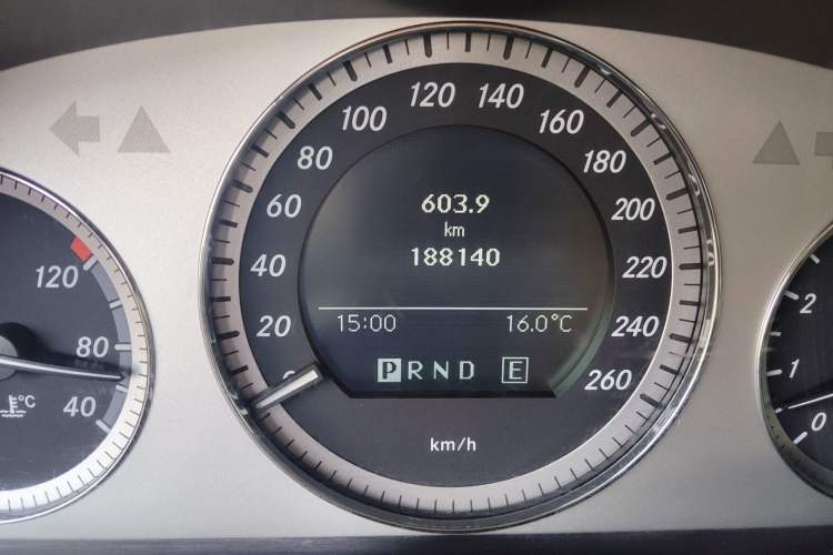 Used Mercedes-Benz GLK-Class 2012 GLK 300 4MATIC Dynamic Edition Odometer Close Up