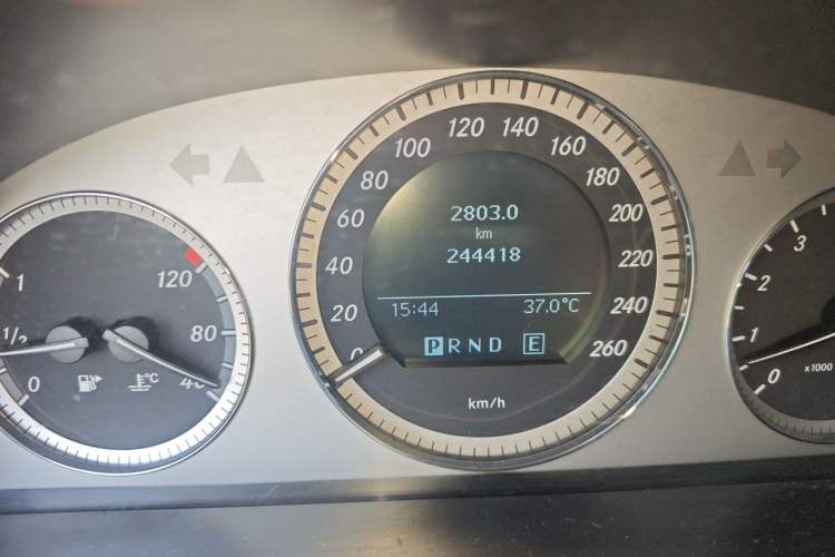 Used Mercedes-Benz GLK-Class 2012 GLK 300 4MATIC Fashion Model Odometer Close Up