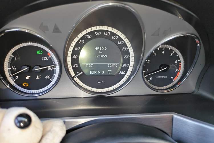 Used Mercedes-Benz GLK-Class 2012 GLK 300 4MATIC Luxury Model Odometer Close Up