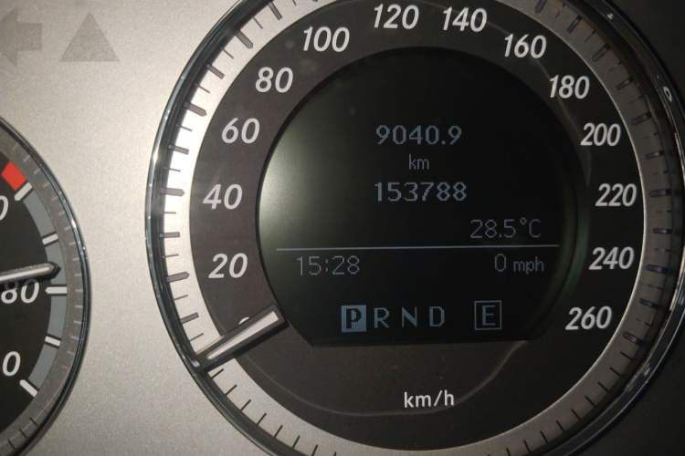 Used Mercedes-Benz GLK-Class 2012 GLK 300 4MATIC Fashion Model Odometer Close Up
