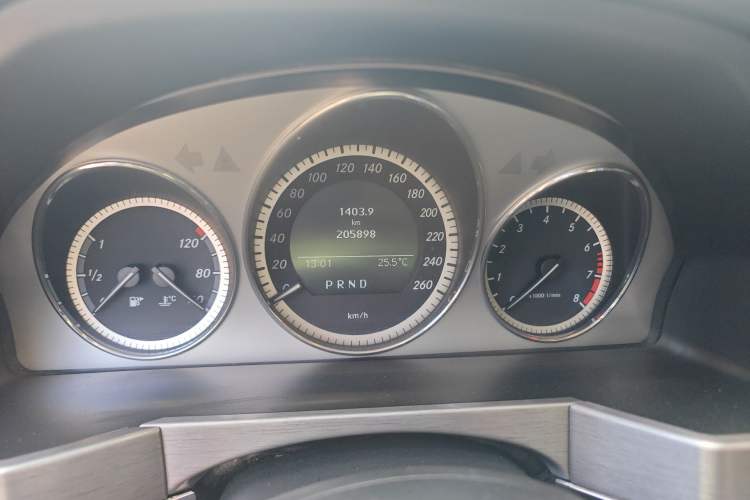 Used Mercedes-Benz GLK-Class 2012 GLK 300 4MATIC Luxury Model Odometer Close Up