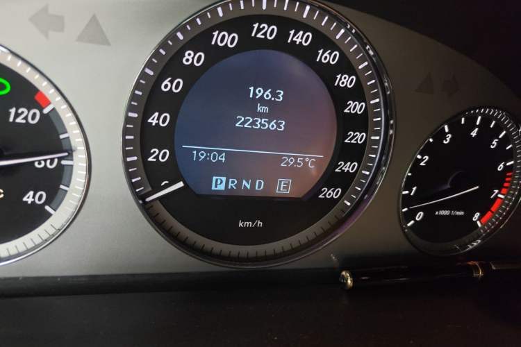 Used Mercedes-Benz GLK-Class 2012 GLK 300 4MATIC Dynamic Edition Odometer Close Up