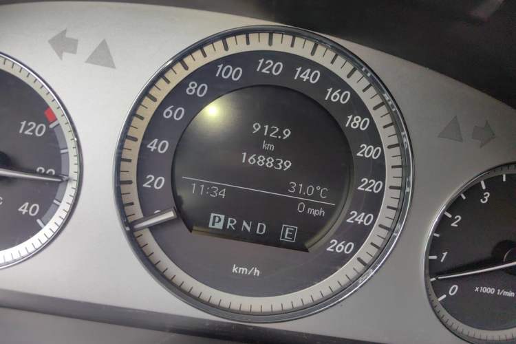 Used Mercedes-Benz GLK-Class 2012 GLK 300 4MATIC Fashion Model Odometer Close Up