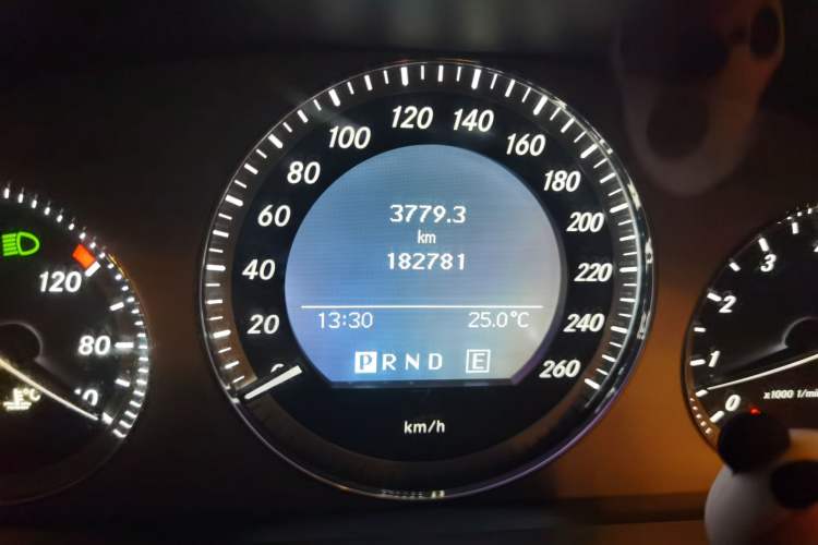 Used Mercedes-Benz GLK-Class 2012 GLK 300 4MATIC Dynamic Edition Odometer Close Up