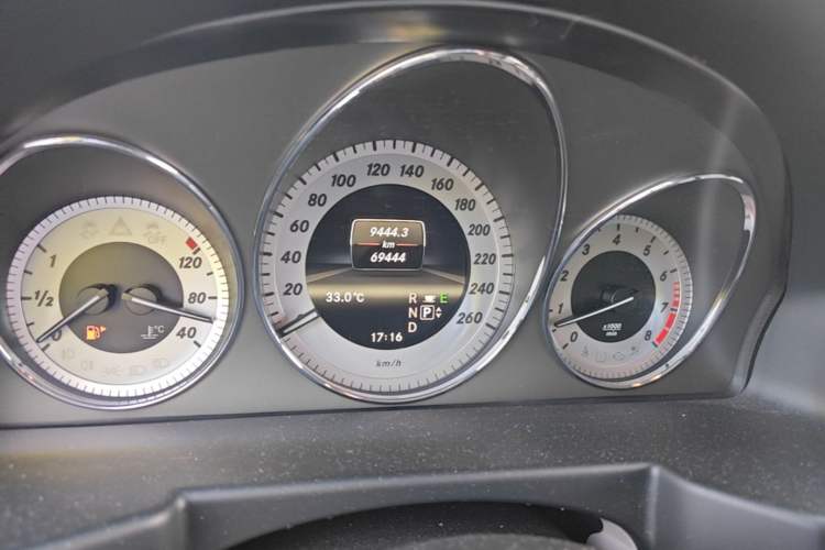 Used Mercedes-Benz GLK-Class 2012 GLK 300 4MATIC Fashion Model Odometer Close Up