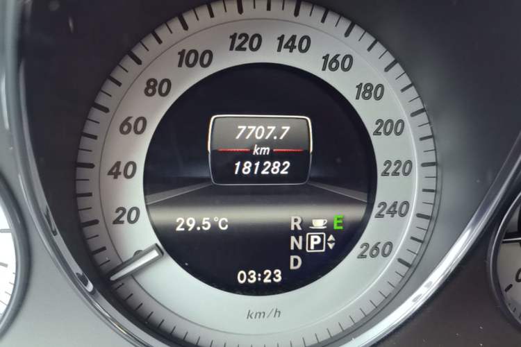 Used Mercedes-Benz GLK-Class 2012 GLK 300 4MATIC Dynamic Edition Odometer Close Up
